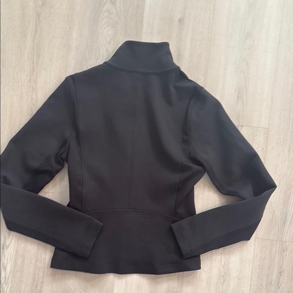 Lululemon Golf Wind-Resistant Jacket - Picture 5 of 5